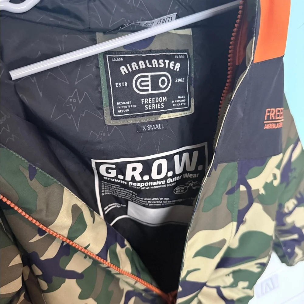 Airblaster Freedom Suit (Kids) — X-Small | Camo | Excellent Condition - Picture 2 of 4